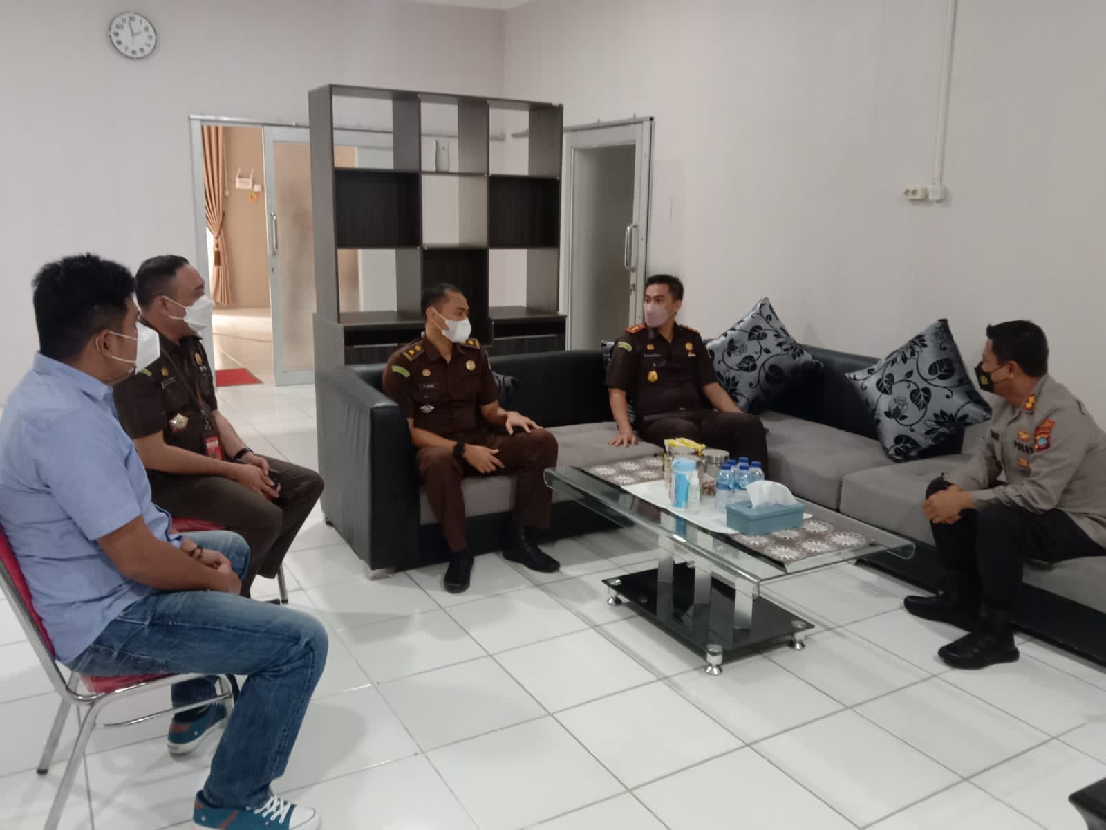 Kajari Elwin Bersilaturahmi ke Kapolres Kotamobagu