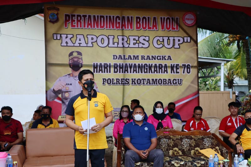 Tournament Bola Volly Peringati Hari Bhayangkara ke-76, Kapolres Irham: Junjung Tinģgi Sportivitas