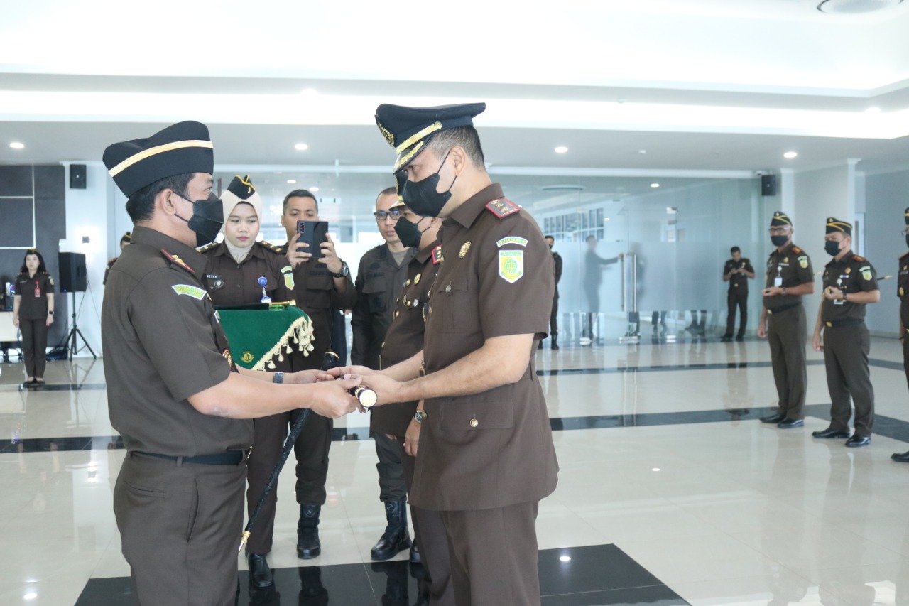 Reinhard Tololiu Resmi Duduki Jabatan Kajari Banggai Laut