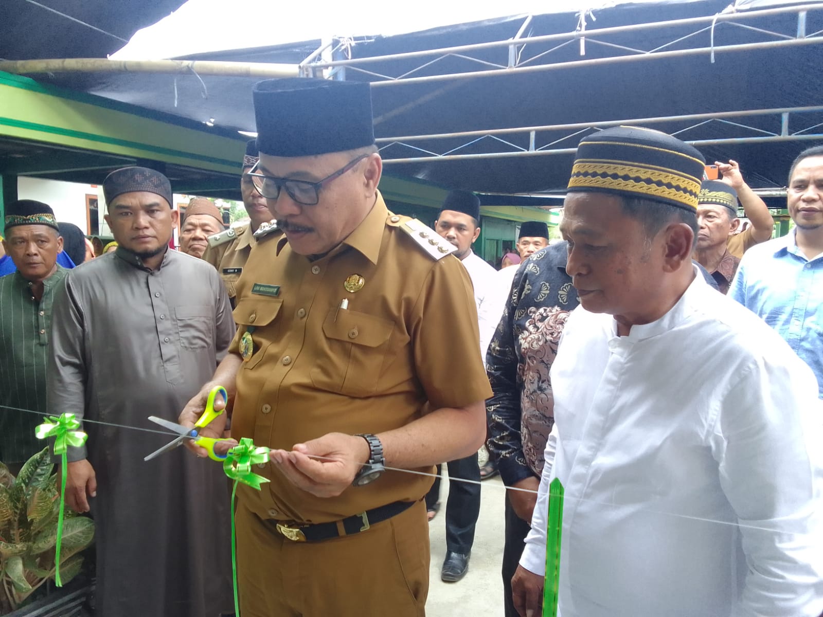 Bupati Limi Mokodompit Resmikan Masjid di Imandi