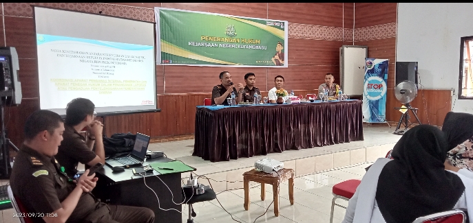 Kejari Kotamobagu Gelar Penkum di Desa Tabang, Perangkat Desa Dibekali Pemahaman Kelola ADD-DD agar Tak Menyimpang 