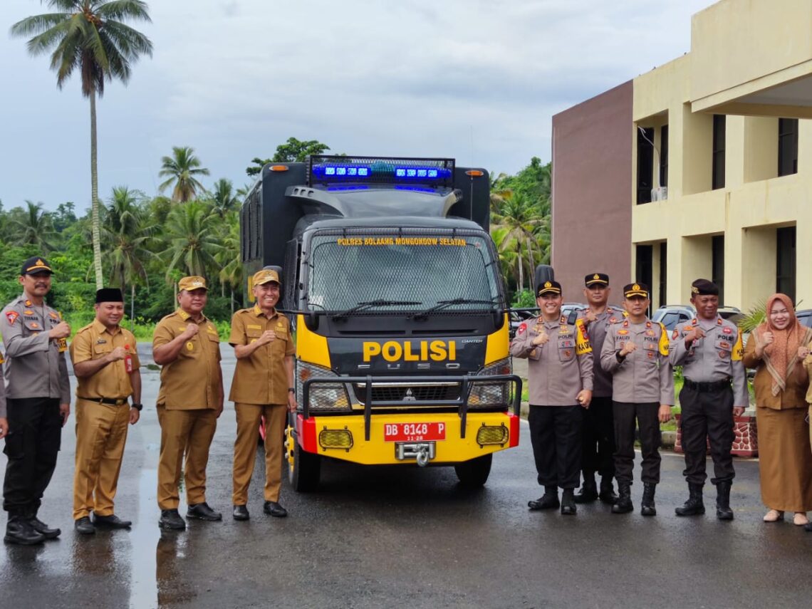 Pemda Bolsel Hibahkan Truk Dalmas Ke Polres Bolsel