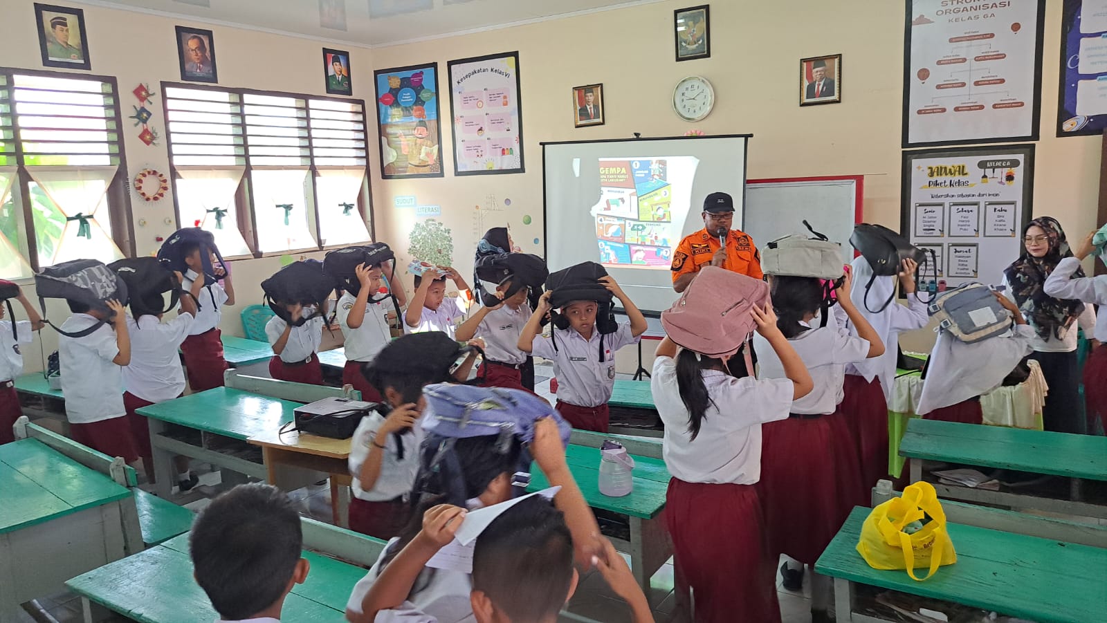 BPBD Kota Kotamobagu Gelar Sosialisasi dan Simulasi Penanggulangan Bencana di sejumlah Sekolah