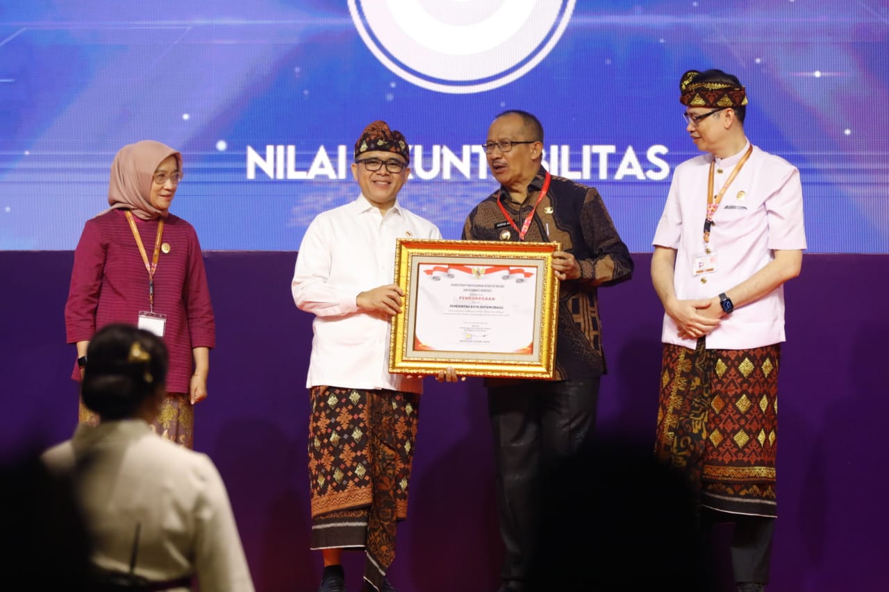 Pemkot Kotamobagu Terima Penghargaan Menpan RB