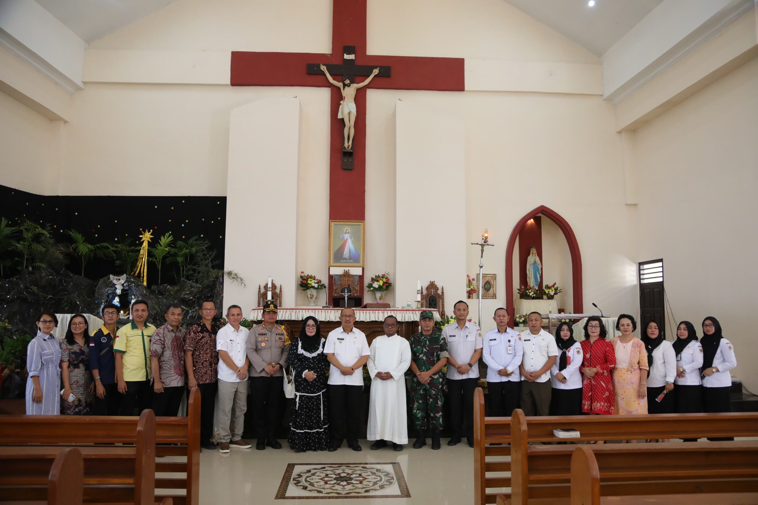 Penjabat Wali kota Asripan Nani dan Forkopimda Safari Natal ke Pastor Oktorius. T. Eky Lalio, Pr