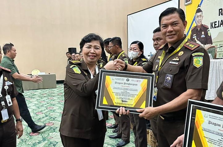 Kejari Minahasa Raih 3 Penghargaan dalam Rakerda Kejati 2023