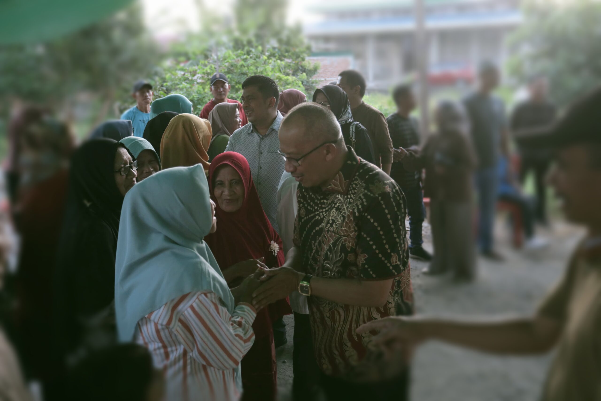 Moment Hari Raya Binarundak Pj Wali kota Asripan Nani Silaturahmi ke Warga Kelurahan Motoboi Besar Sulawesi Utara 