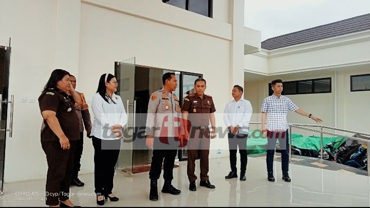 Kajari Elwin Terima Kunjungan Kapolres Kotamobagu AKBP Irwanto