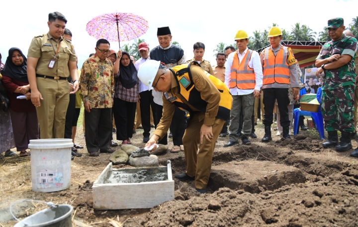 Asripan Nani Letakkan Batu pertama Pembangunan Kampus Universitas Dumoga Kotamobagu