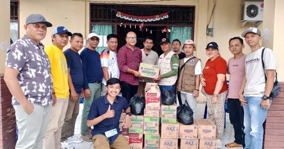 Diskominfo Bolmong Bersama Jurnalis Salurkan Bantuan untuk Korban Banjir 