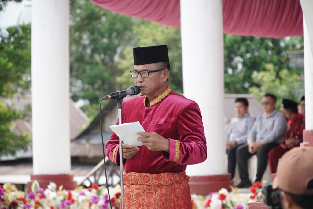Tahlis Galang Pimpin Upacara Peringatan HUT Kecamatan Bolaang Uki ke 175 Tahun