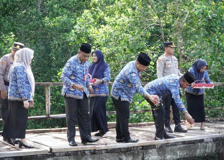 Pjs Bupati Bolsel Tahlis Galang Pimpin Upacara Peringati Hari Pahlawan 2024