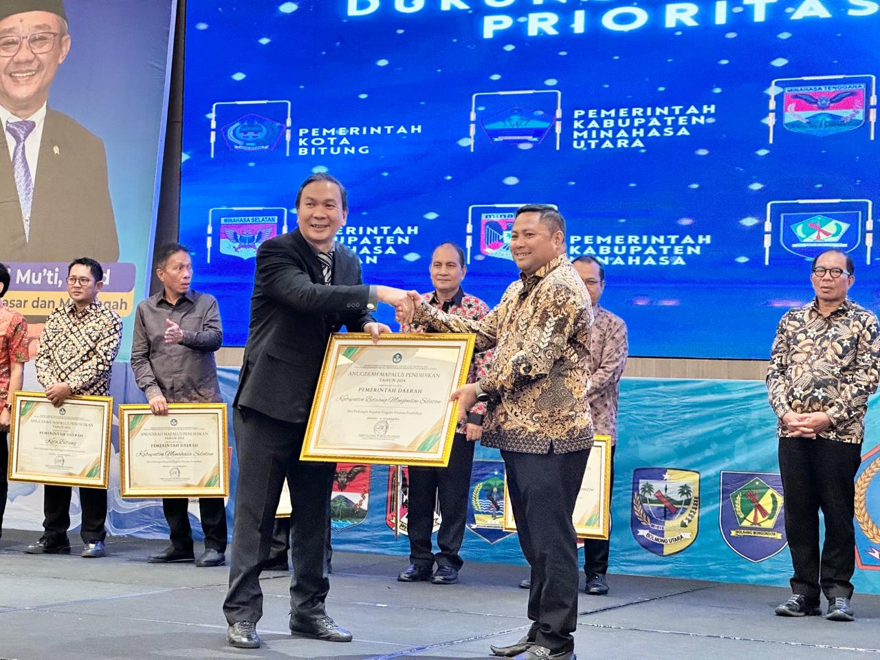 Pemda Bolsel Di Anugerahi Mapalus Pendidikan 2024