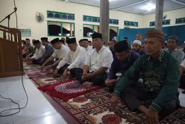 Bupati Iskandar Kamaru dan Wakil Deddy Abdul Hamid Laksanakan Safari Ramadhan 1445 Hijriah di 7 Kecamatan
