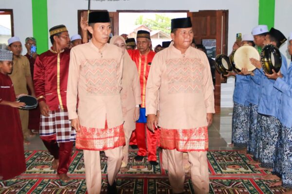 Warga Pinolosian Sambut Bupati dan Wakil Bupati dalam Kunjungan Kerja Perdana
