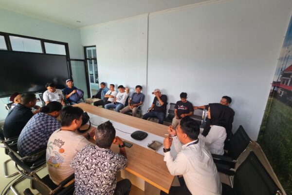 Maarief Mokodompit Pimpin Rapat bersama 15 Media Ciber