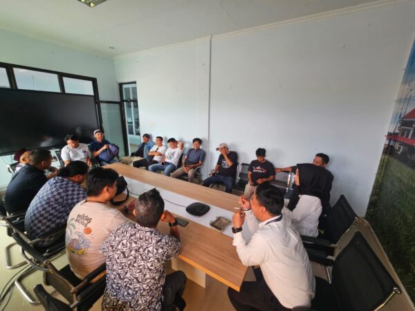 Maarief Mokodompit Pimpin Rapat bersama 15 Media Ciber