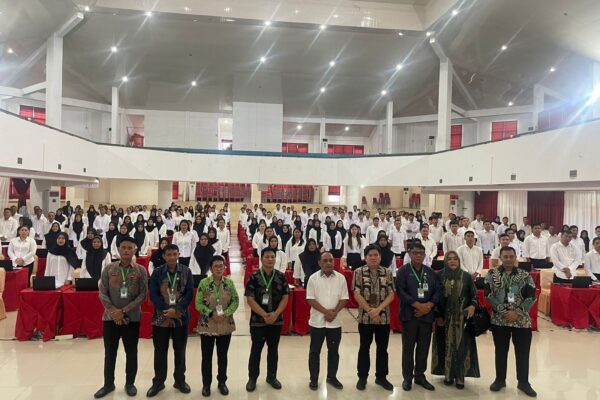 Bupati Yusra Alhabsyi bersama Wabup Dony Lumenta Semangati Peserta Ujian PPPK