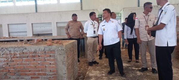 Wabup Dony Lumenta tinjau Bangunan Pasar Terbengkalai di Imandi