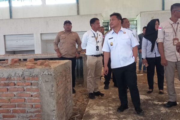 Wabup Dony Lumenta tinjau Bangunan Pasar Terbengkalai di Imandi 