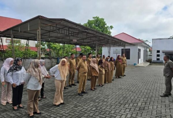 Pejabat dan Staf Setwan DPRD Kotamobagu Gelar Apel Pagi