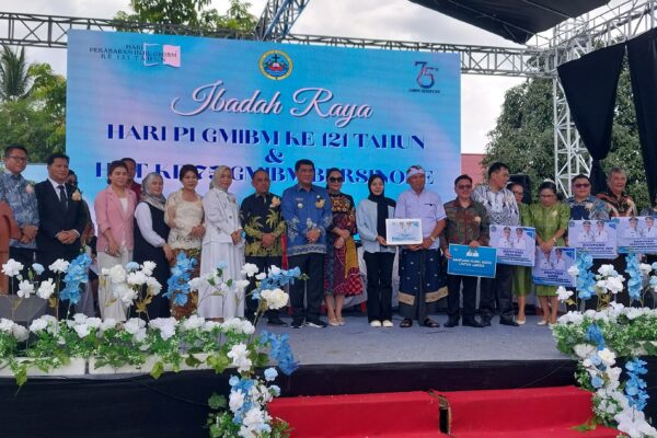 Bupati Yusra Alhabsyi bersama Gubernur Yulius Selvanus hadiri Perayaan Hari Pekabaran Injil ke 121 Tahun GMIBM dan HUT ke 75 GMIBM Bersinode