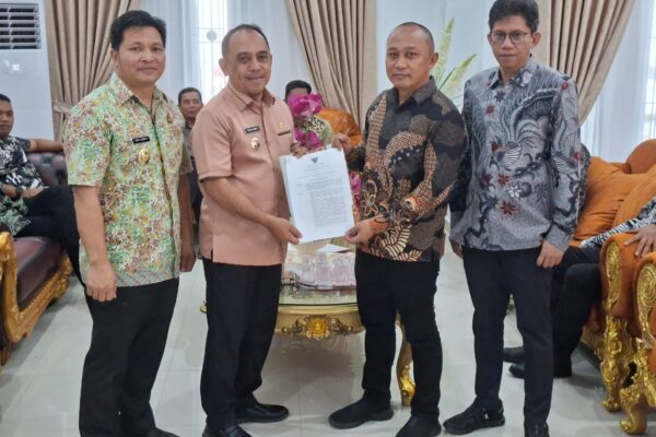 Yusra Alhabsyi – Dony Lumenta Lantik 19 Stafsus