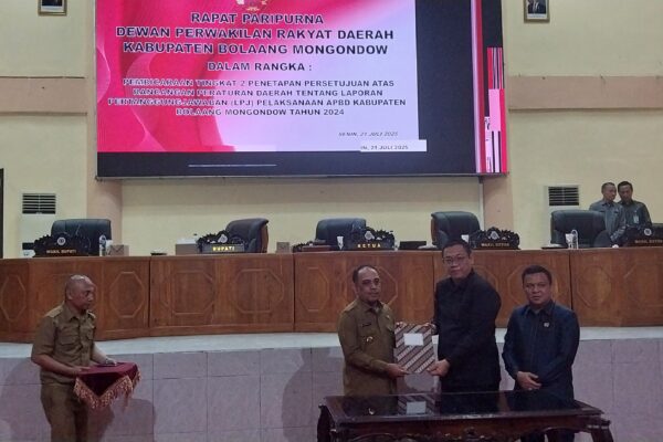 Bupati Yusra Alhabsyi hadiri Rapat Paripurna dalam Rangka Pembicaraan Tingkat 2 Penetapan Persetujuan atas Ranperda tentang LPJ APBD Tahun 2024