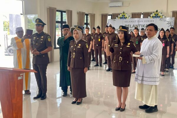 Kajari Elwin Lantik Tiga Pejabat Struktural Kejari Kotamobagu