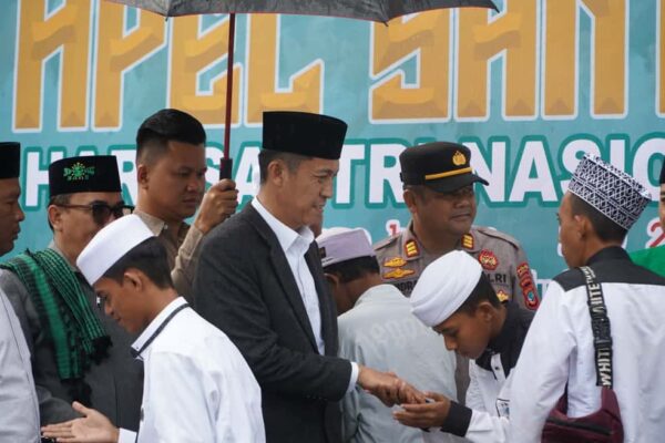 Peringati Hari Santri Nasional 2025 di MIN 1 Bolsel, Iskandar Kamaru : Perkuat Semangat Persatuan
