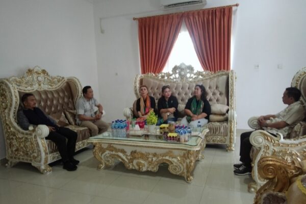 Wali Kota Weny Gaib Ditemui Produser Film Nasional