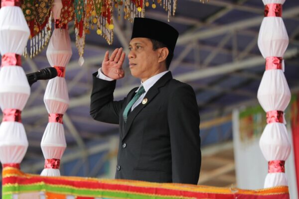 Wali Kota Weny Gaib Pimpin Upacara Hari Pahlawan