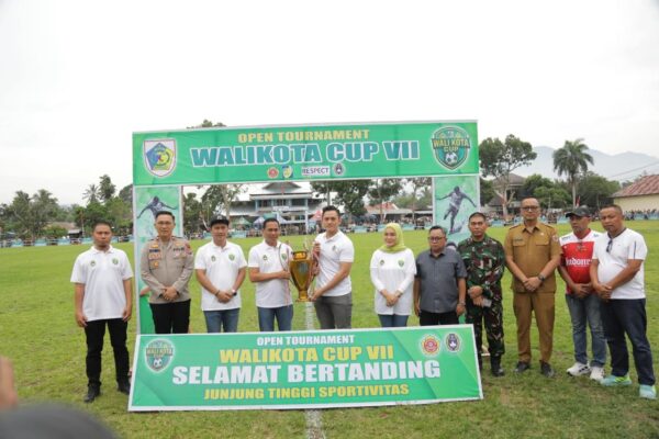 Wali Kota CUP Resmi di Buka, Weny Gaib : Untuk Kemajuan Sepak Bola Kita