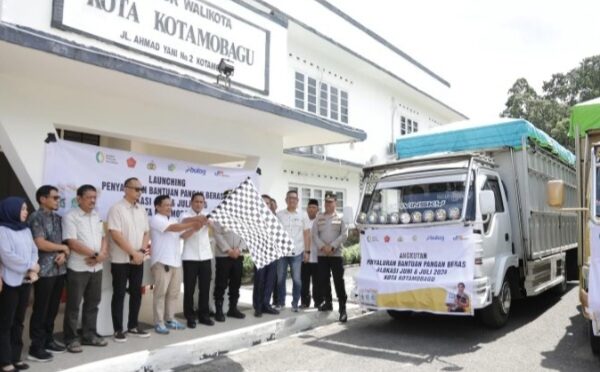 Wali Kota Weny Gaib Lepas Penyaluran Bantuan Beras