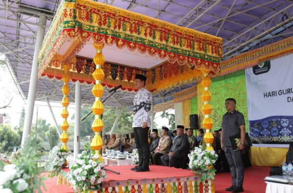 Wakil Wali Kota Rendy Mangkat Pimpin Upacara Hari Guru Nasional dan HUT Korpri