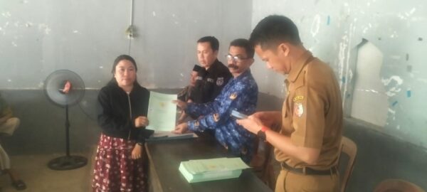 BPN Serahkan 50 Sertifikat Huntap ke Masyarakat Penerima Manfaat di Sigi