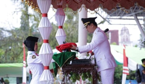 Wakil Wali Kota Rendy Mangkat Pimpin Upacara Penurunan Bendera Merah Putih