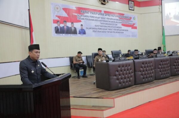 Walikota Weny Gaib bersama Wakil Rendy Mangkat Hadiri Paripurna DPRD Kotamobagu