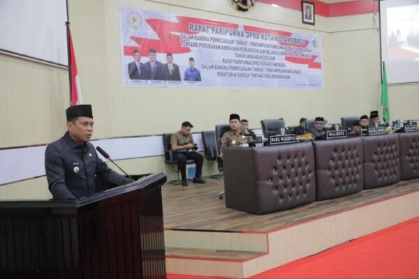 Walikota Weny Gaib bersama Wakil Rendy Mangkat Hadiri Paripurna DPRD Kotamobagu