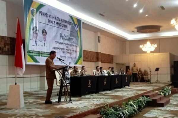 Walikota Weny Gaib buka Pelatihan Penggunaan Aplikasi Bidang Pendidikan