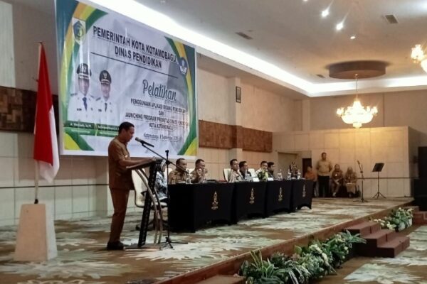 Walikota Weny Gaib buka Pelatihan Penggunaan Aplikasi Bidang Pendidikan