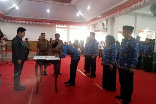 Wakil Wali Kota Rendy Mangkat Serahkan SK PPPK Tahap II