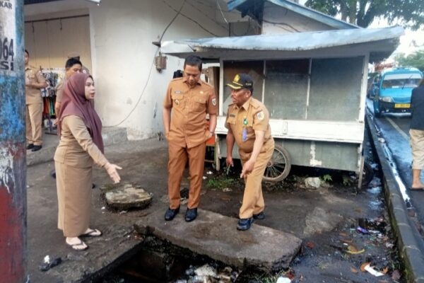 Wali Kota Weny Gaib tinjau Genangan Air di Jalan Kartini