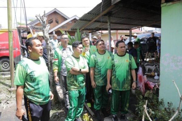 Wali Kota Weny Gaib bersama Wakil Rendy Mangkat Kunjungi Korban Kebakaran Rumah