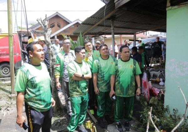 Wali Kota Weny Gaib bersama Wakil Rendy Mangkat Kunjungi Korban Kebakaran Rumah