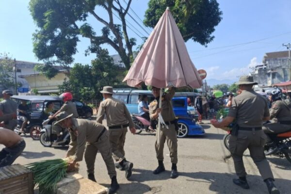 Satpol PP Kotamobagu Tertibkan Pedagang yang Tidak Patuh