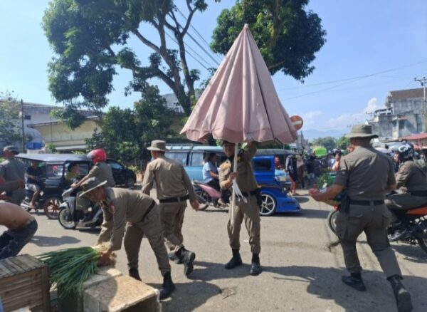 Satpol PP Kotamobagu Tertibkan Pedagang yang Tidak Patuh