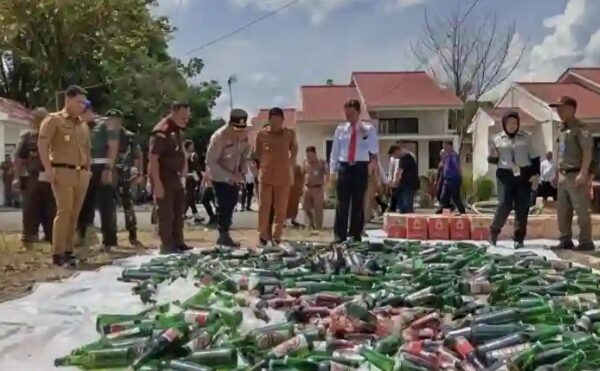 Wali Kota Weny Gaib hadiri Pemusnahan Barang Bukti Minuman Beralkohol 