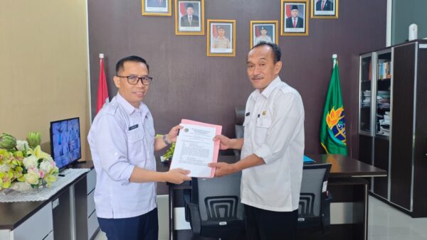 Kantah Sigi Serahkan Dokumen Pengadaan Tanah Kebun Raya