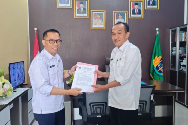 Kantah Sigi Serahkan Dokumen Pengadaan Tanah Kebun Raya
